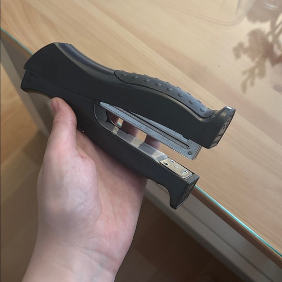 Black Stapler - Picture 1 of 3